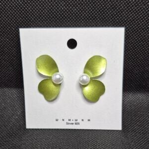 Elegant Green Petal Flower Floral Earrings with Pearl Accents Fashion Costume